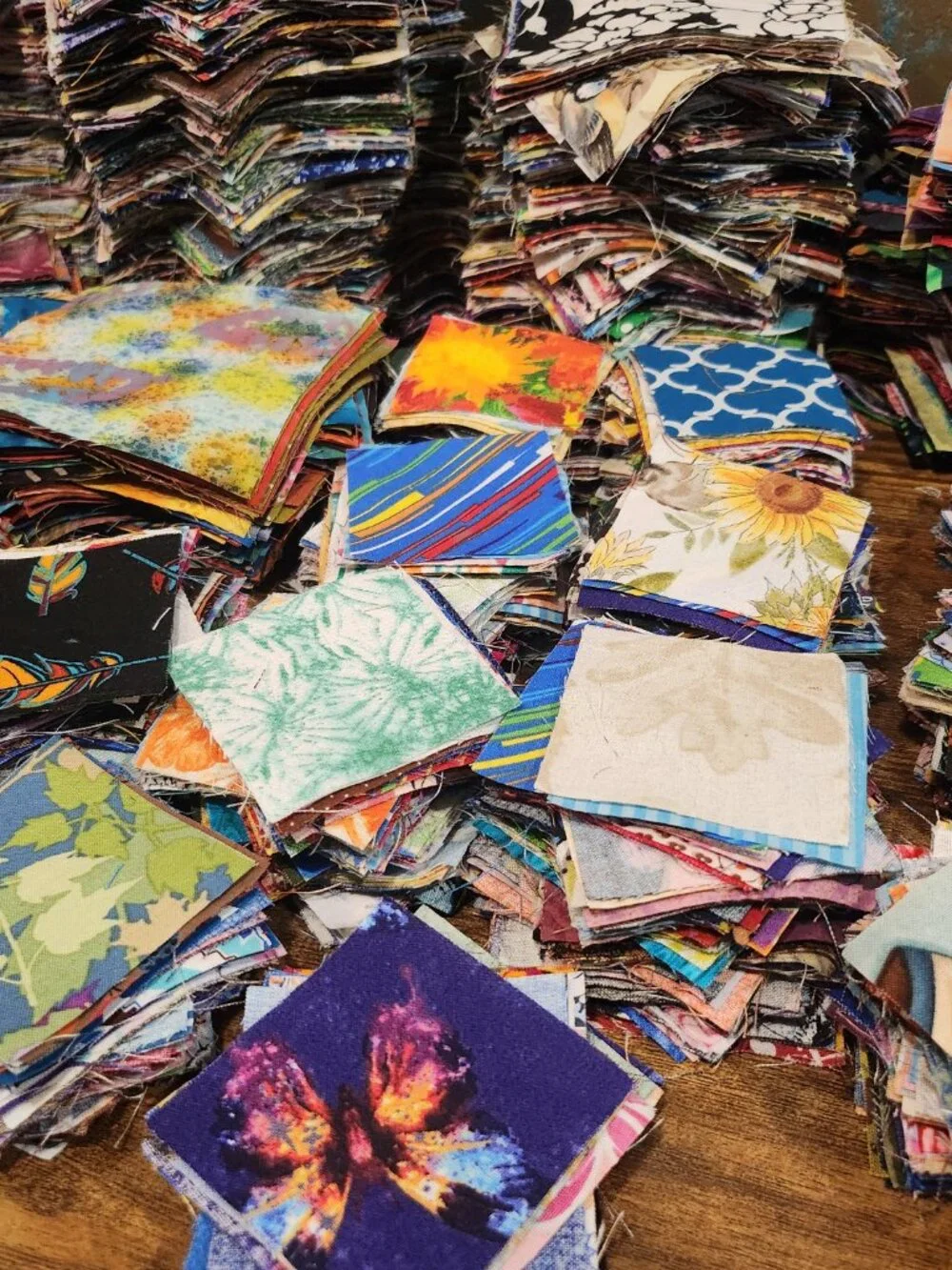 600+ pcs Fabric Squares-Mixed & Duplicates Batik and Cotton Sizes